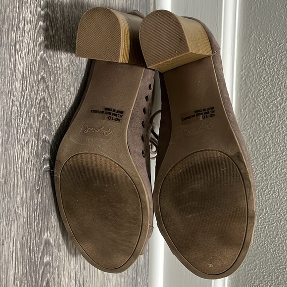 Qupid Faux Suede Lace Up Peep Toe Ankle Bootie Laser Cut 3 inch Block Heel Taupe - Picture 15 of 17